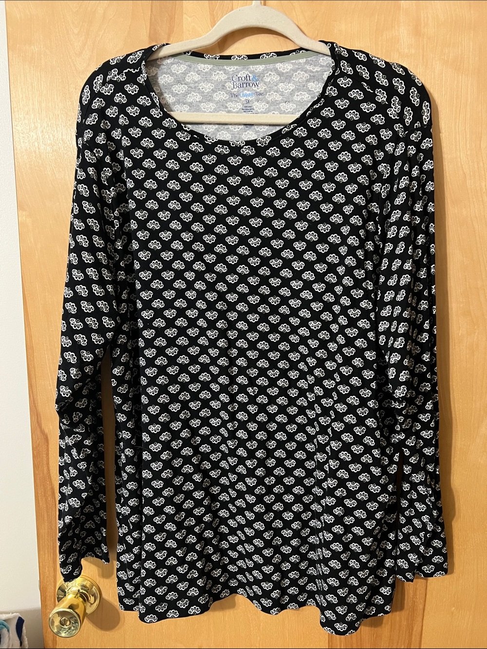 croft & barrow Black Long-Sleeve Top with White Geometric Motif